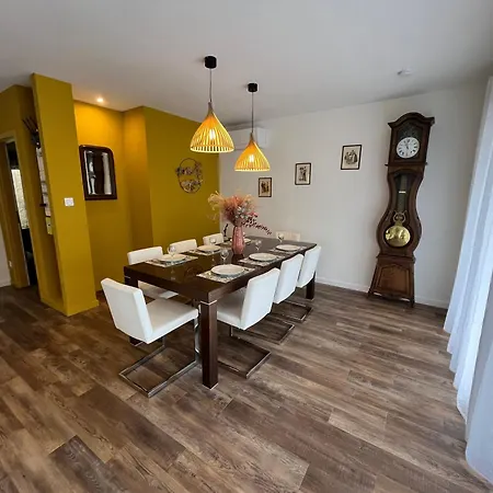 La Cour De Mamama 7 *